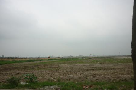 Cho thuê đất trống Hà Nội tại quận Long Biên 4000m2 làm kho bãi nhà xưởng, gần cầu Vượt 5 cũ